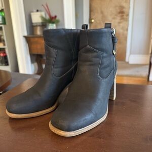 Dr Scholl’s Black Ankle Zip Boots